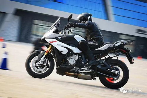 誰說摩托車彎道里不能剎車？——以寶馬S1000XR為例，探秘現(xiàn)代電控的彎道駕馭哲學(xué)